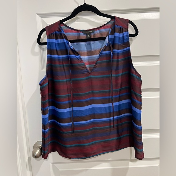 Banana Republic Size Medium Sleeveless Shirt in Maroon & Blue Jewel Tones - Picture 4 of 5